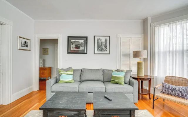 Walk to Harvard Square: Apartment in Cambridge