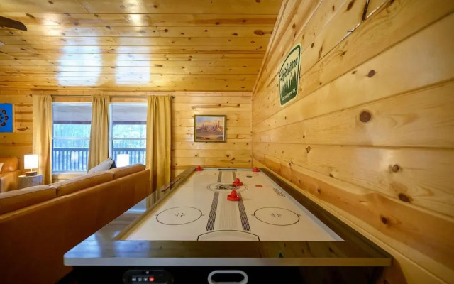 Outlaw Rose Cabin for 8!