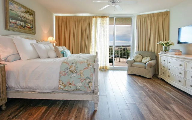 Unit with Wraparound Balcony - Crb0315