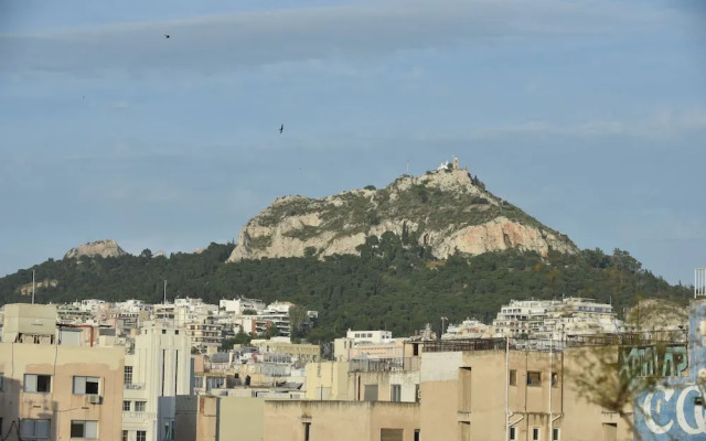 Cozy Apt in the Heart of Athens 8-2