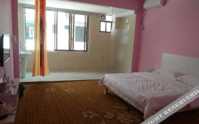 We+ Boutique Theme Hotel (Lingchuan University of Electronic Science and Technology Huajiang Campus)