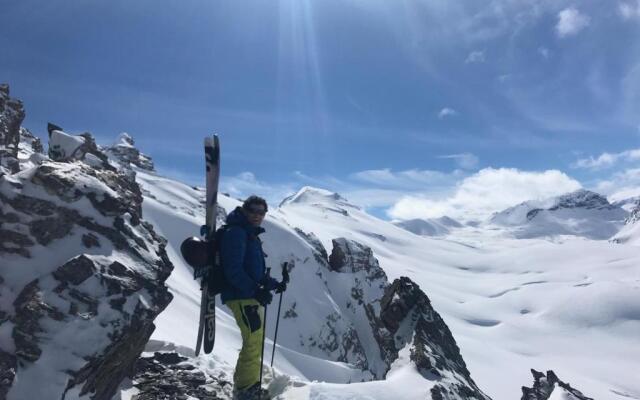 ALPINES 2 /près du funiculaire et gare sncf-garage privé-terrasse sud-46m2