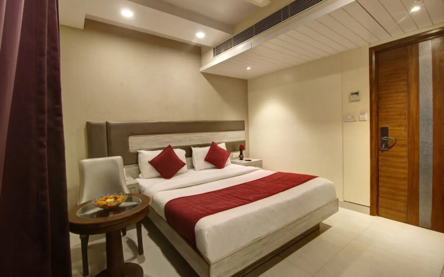 OYO 8248 Hotel Shanti Plaza