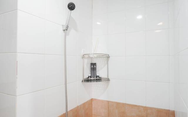 Modern Studio at Green Pramuka City Apartment