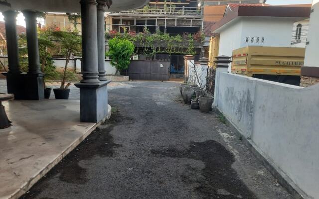 OYO Life 93160 Kost Jenny Karawang