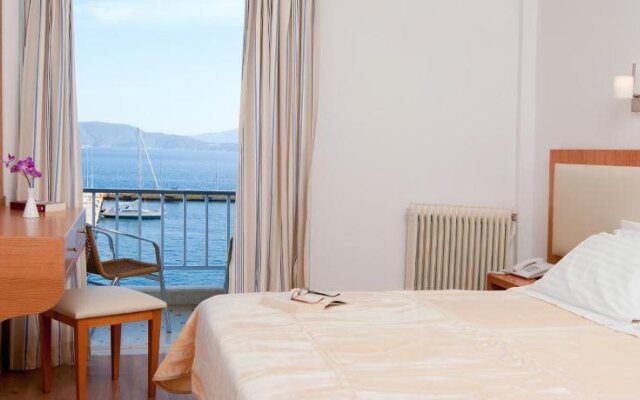 Saronis Hotel