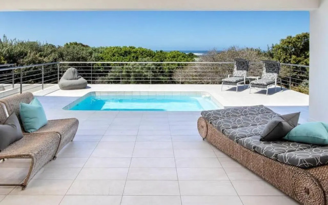 Stamford on Sea by Top Destinations Rentals