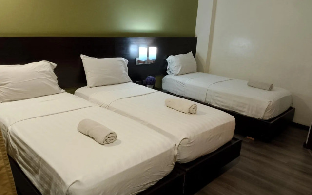 Lorenzzo Suites Hotel