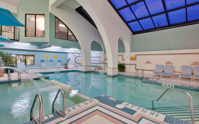 Holiday Inn & Suites Windsor Ambassador Bridge by IHG