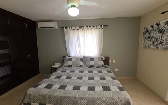 Villa Hermosa a Spacious Villa Close to Downtown
