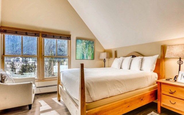 Premier 3br  - Walk Distance To Slopes. Kids Ski Free! 3 Bedroom Condo by RedAwning