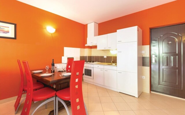 Amazing Apartment in Makarska With 2 Bedrooms and Wifi