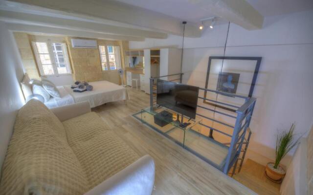 Cute and modern duplex apartment in ideal location RCAS1-1
