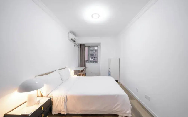 Tyms Elegant 4BR 2BA APT Changning