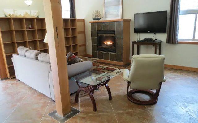 Cobble Wood & Bird Sanctuary Guest Houses