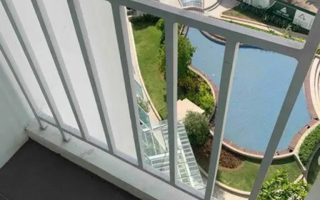 Lovely 1 Bedroom Condo with Balcony