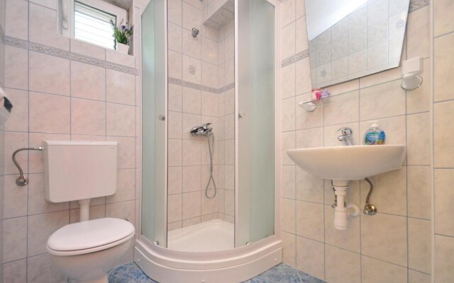 Nice Home in Mimice With Wifi and 2 Bedrooms