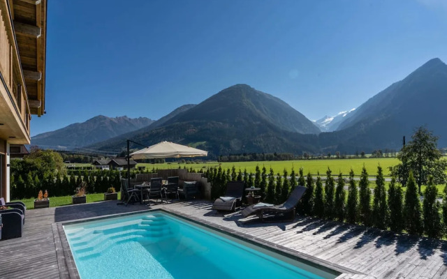 Chalet in Neukirchen am Grossvenediger With Pool