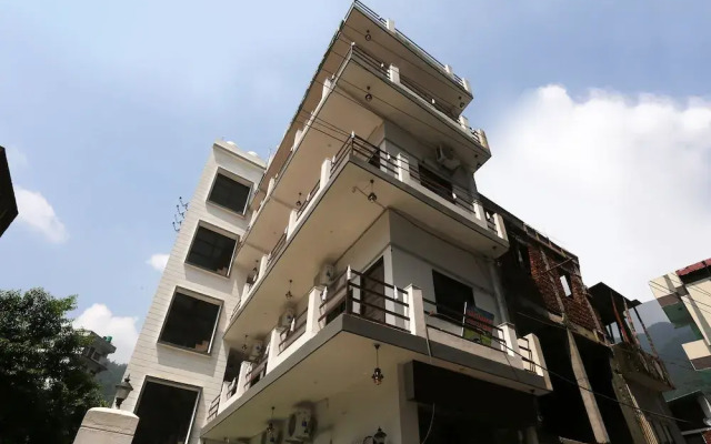 Oyo 24673 The Shivaay Aiims