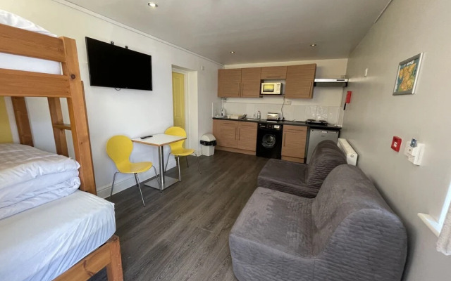 Reef Lodge Apartments