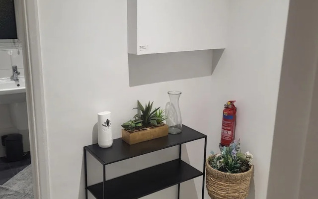 Charming 2-bed Apartment in Grays