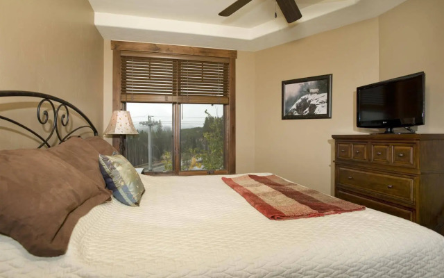Crystal Peak Lodge