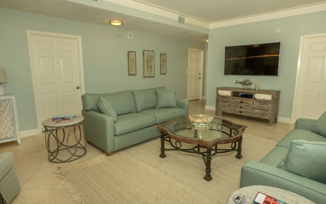 Oceania 106 3 Bedroom Condo by RedAwning