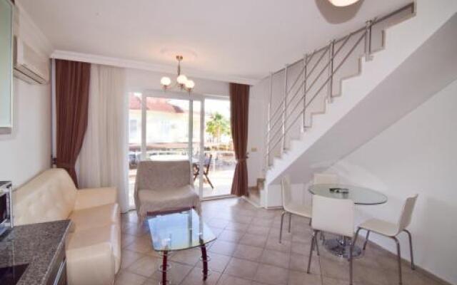 Sunset Beach Club Aqualettings Lighthouse 33