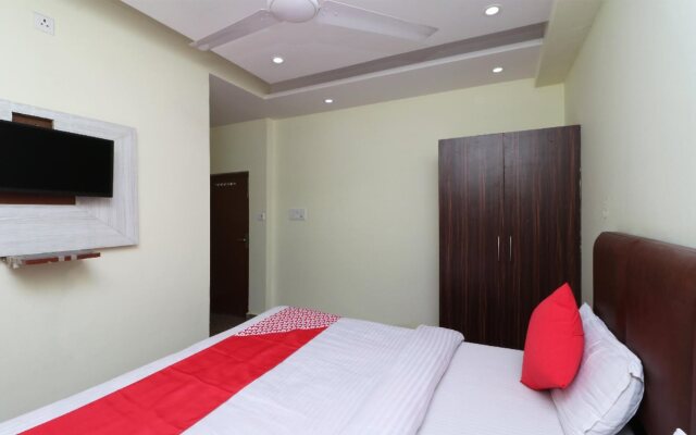 Hotel Paras by OYO Rooms