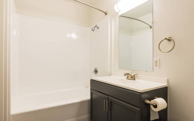 Downtown Denver Loft Style Bright 2BR Apt