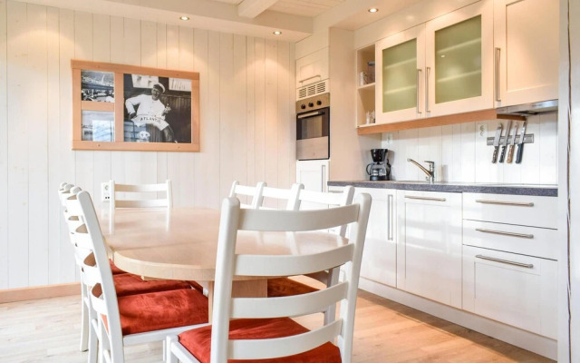 Beautiful Home in Farsund With 4 Bedrooms and Wifi