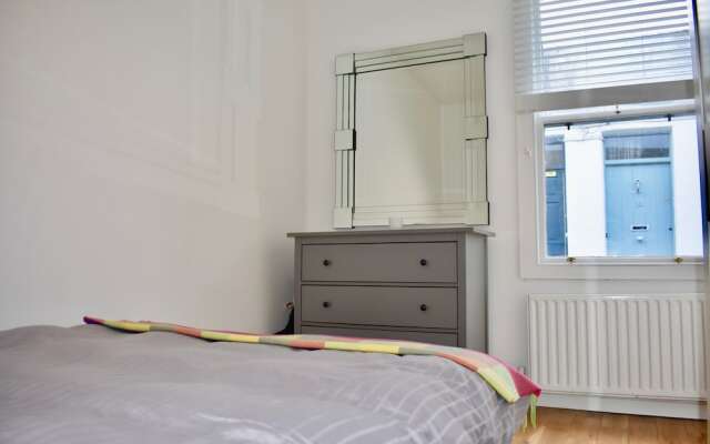 Beautiful 2 Bedroom Cottage in Trendy Portobello