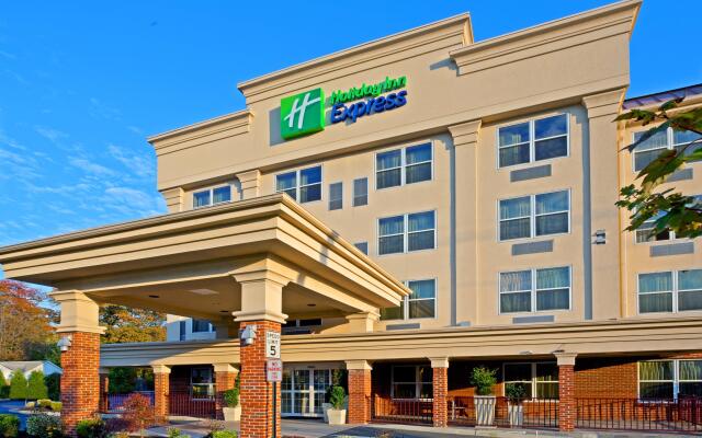 Holiday Inn Express Woodbridge, an IHG Hotel