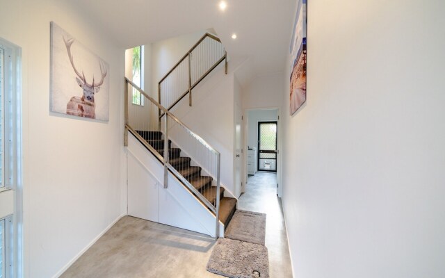 Birkenhead Modern 3 Bedrooms Villa