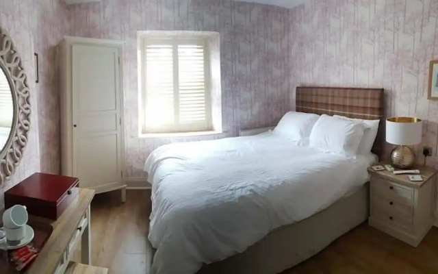 Queen Catherine Hotel