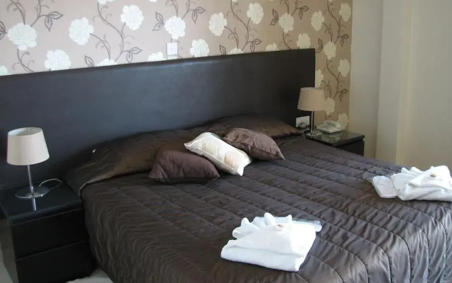 Hill View Restaurant & Apartments