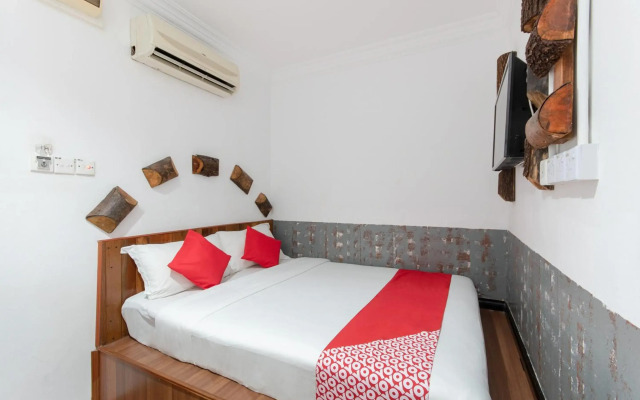 OYO 210 Hotel Five 2