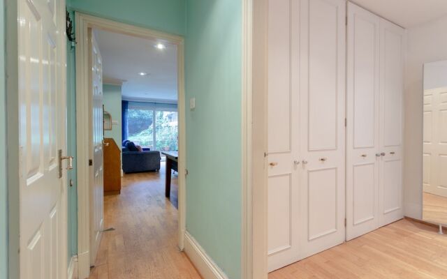 2 Bedroom Apartment With Garden in Chelsea