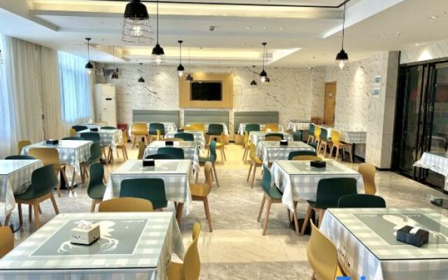 Vienna Hotel (Wuhan Dahualing AEON Menglecheng Branch)