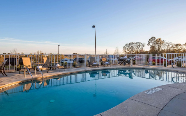 Best Western Dothan Inn & Suites