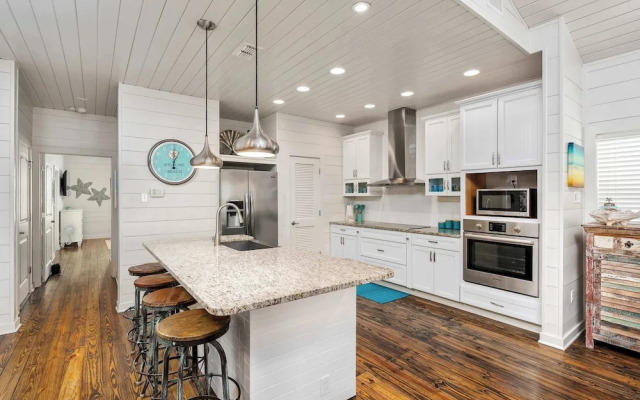 Dauphin Beach House 3 Bedroom & Pool