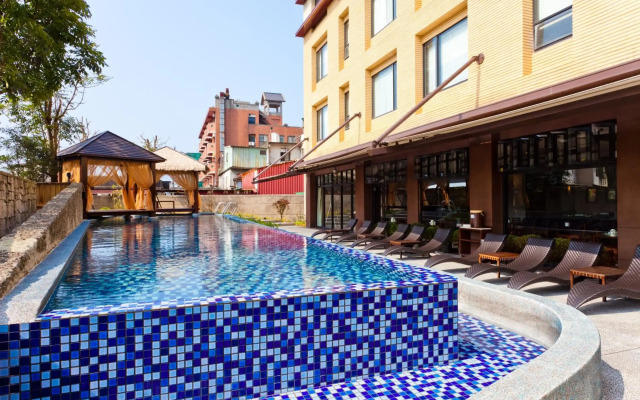 The Loft Seaside Suites