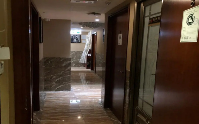 Rich Hotel