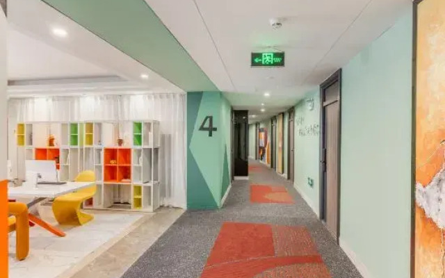 Rabbit City Homestay (Shenzhen Pinghu South China City Branch)