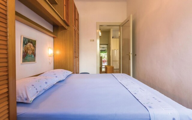 Nice Home in Makarska With Wifi and 2 Bedrooms