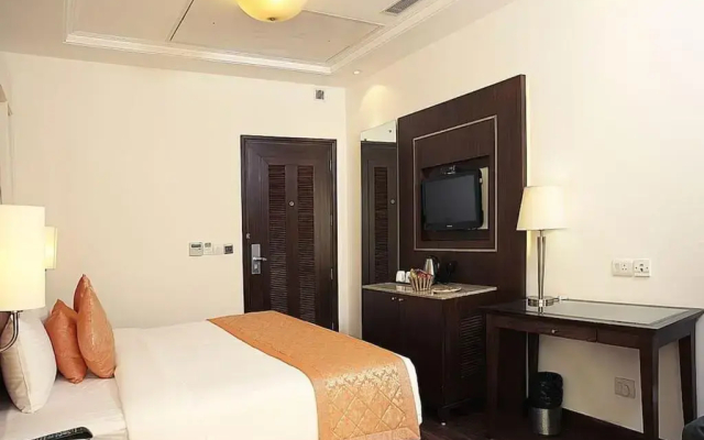 Inde Hotel Golf Course Extension