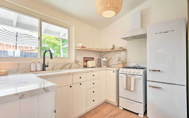 Chic & Central Ventura Home - Walk to Beach!