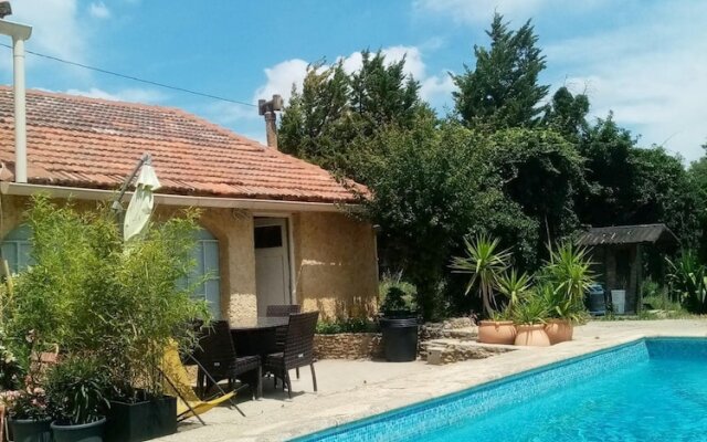 Apartment With one Bedroom in Sorgues, With Shared Pool, Enclosed Garden and Wifi