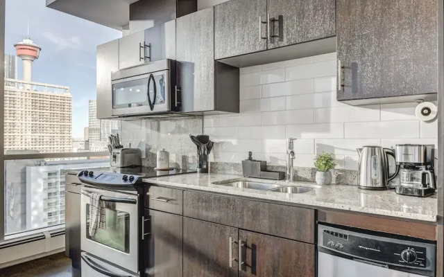 Luxury 2BR Condo - Downtown City Views