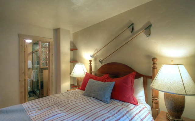 127 Ridgepoint 3 Bedroom Townhouse by RedAwning